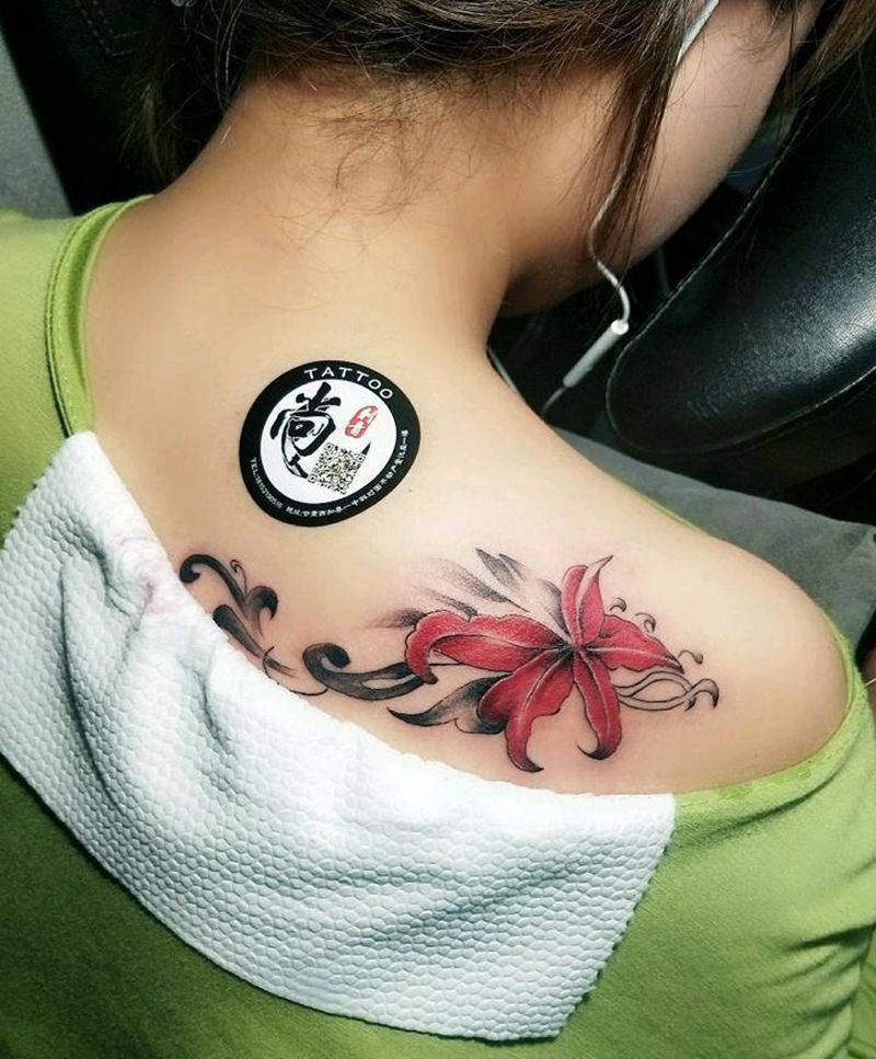 彼岸花同款纹身图片_肩部新传统纹身图案