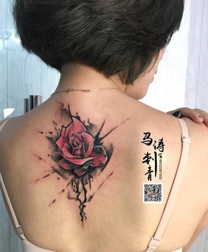 水墨玫瑰花纹身图片_颈部背部肩部几何清新纹身图案