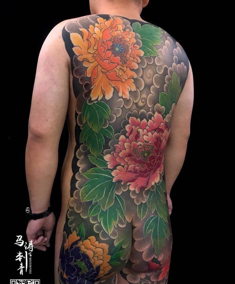 富贵牡丹纹身图片_背部臀部老传统纹身图案