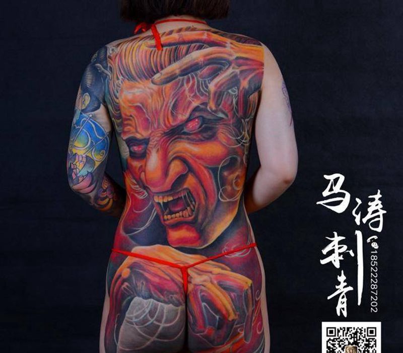 欧美纹身图片_成品背部欧美写实肖像人物纹身图案