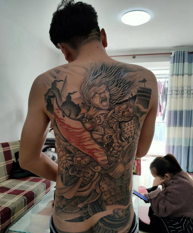 满背白起 恢复后纹身图片_背部新传统纹身图案