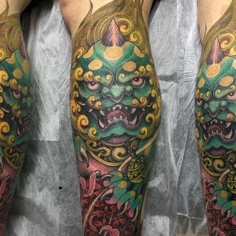 富贵唐狮子纹身图片_腿部脚部新传统水彩唐狮纹身图案