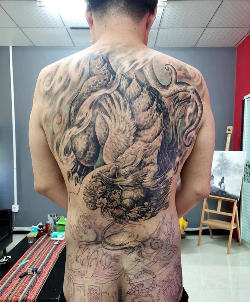 貔貅未完纹身图片_背部新传统纹身图案