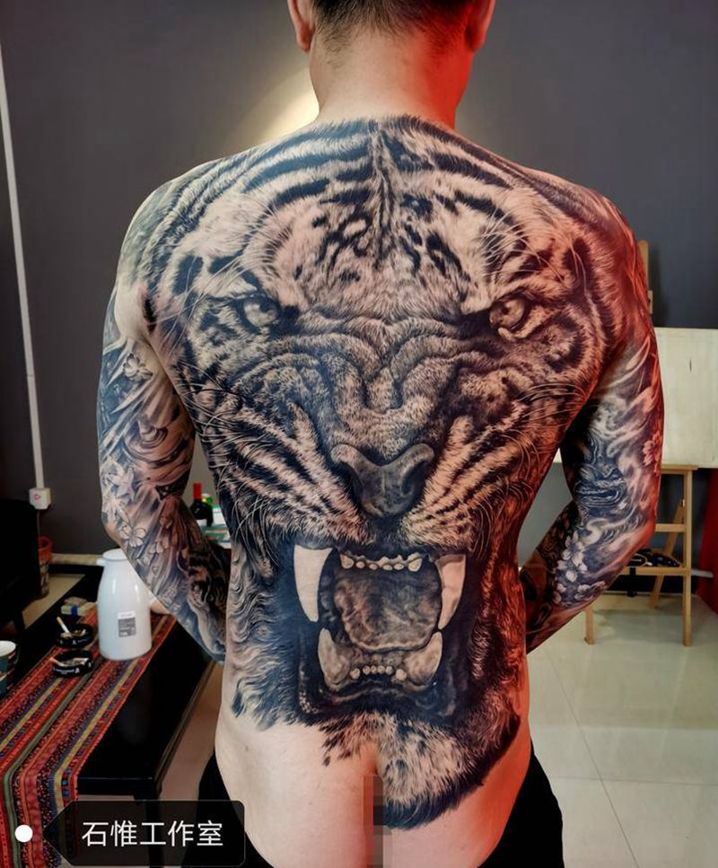 还差一口纹身图片_欧美写实纹身图案