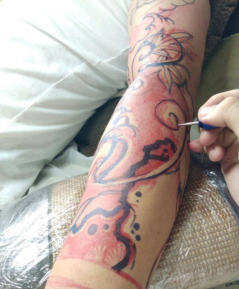 传统浪雾包小臂纹身图片_手臂老传统浪传统板雾纹身图案