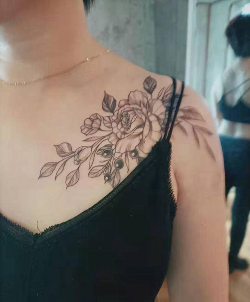 素花纹身图片_肩部New School纹身图案