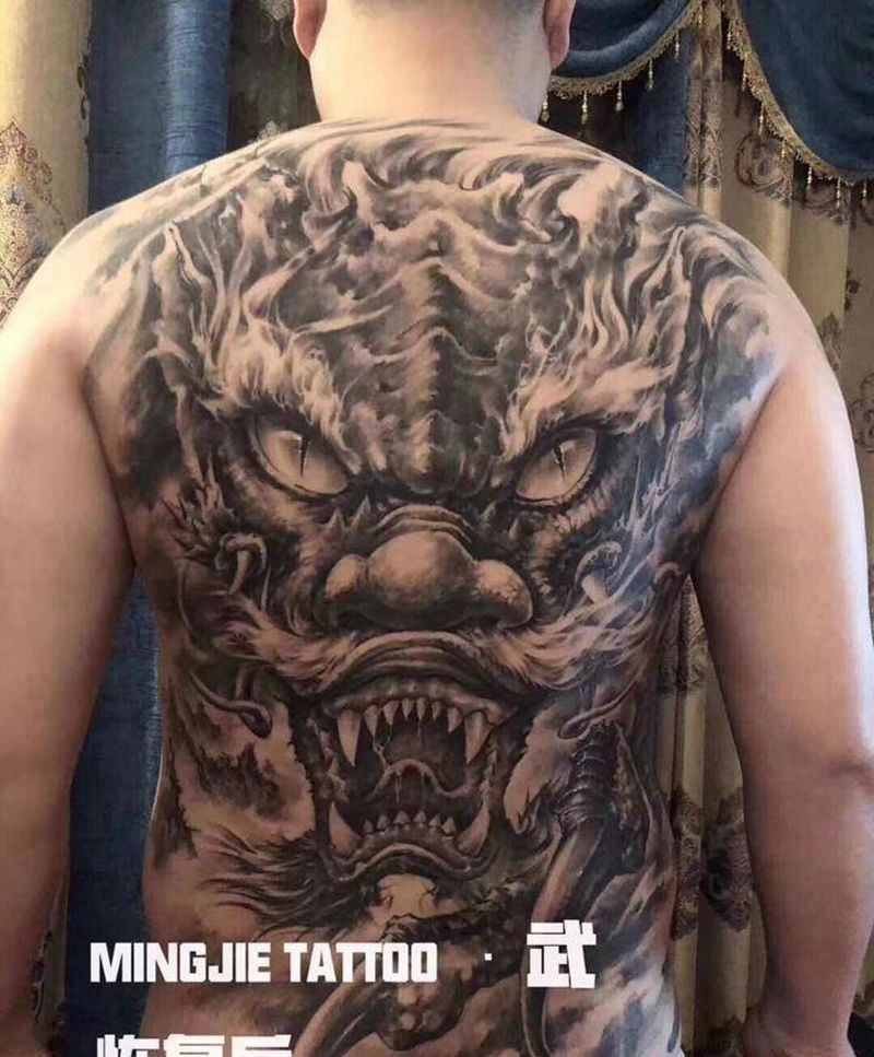 怒冲纹身图片_背部传统动物原创成品纹身图案