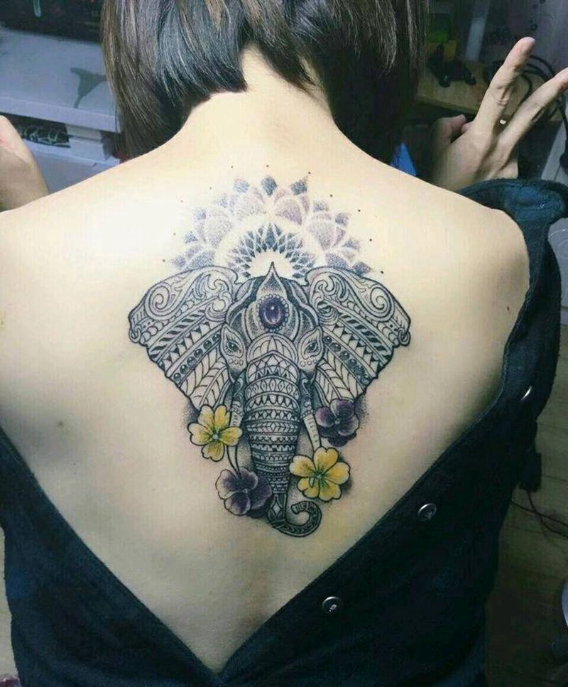 点刺大象纹身图片_背部点刺大象纹身图案