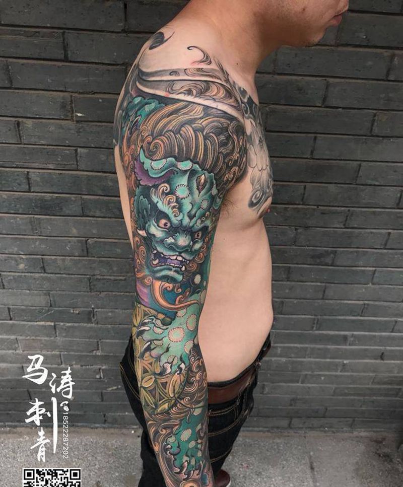 唐狮花臂纹身图片_手臂肩部新传统水彩纹身图案
