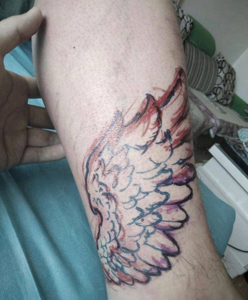 手绘翅膀纹身图片_腿部New School欧美写实翅膀纹身图案