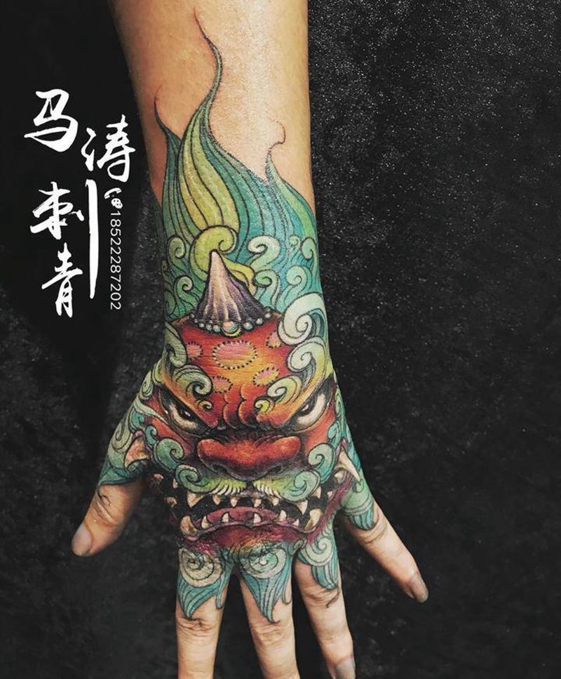 手面唐狮纹身图片_传统手臂手部成品几何动物纹身图案