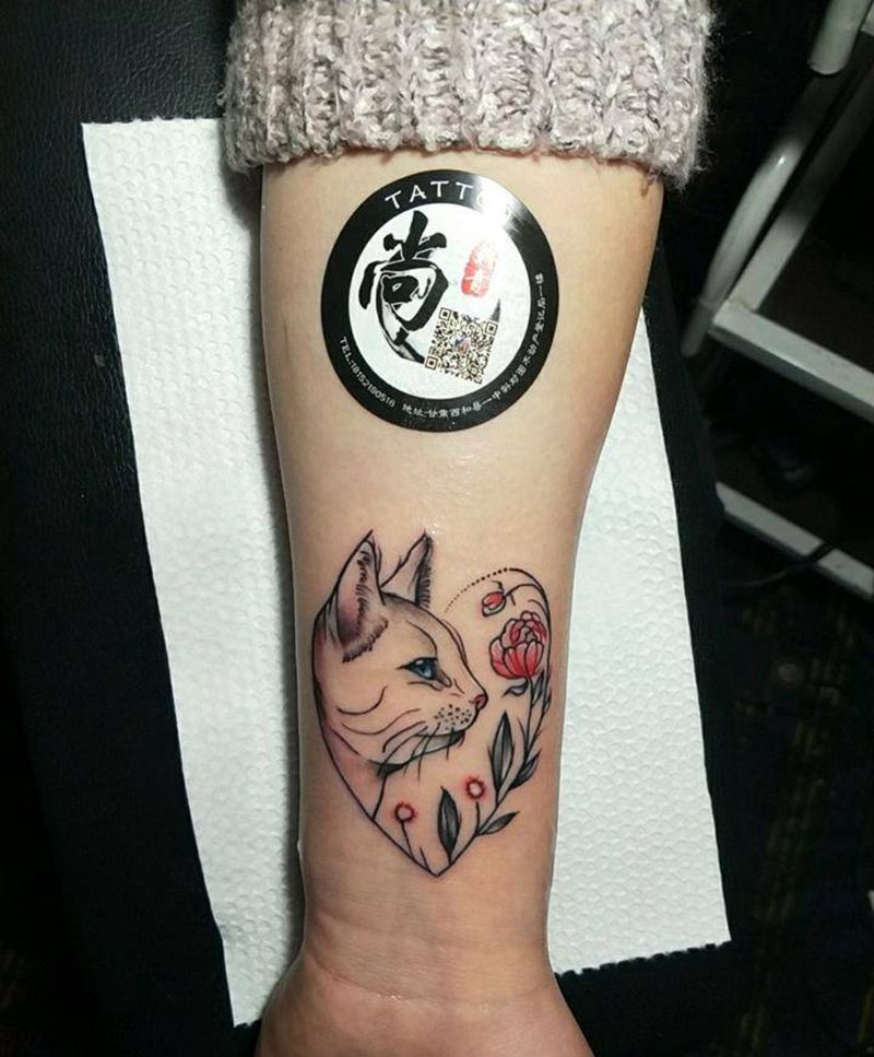 小猫咪纹身图片_手臂纹身图案