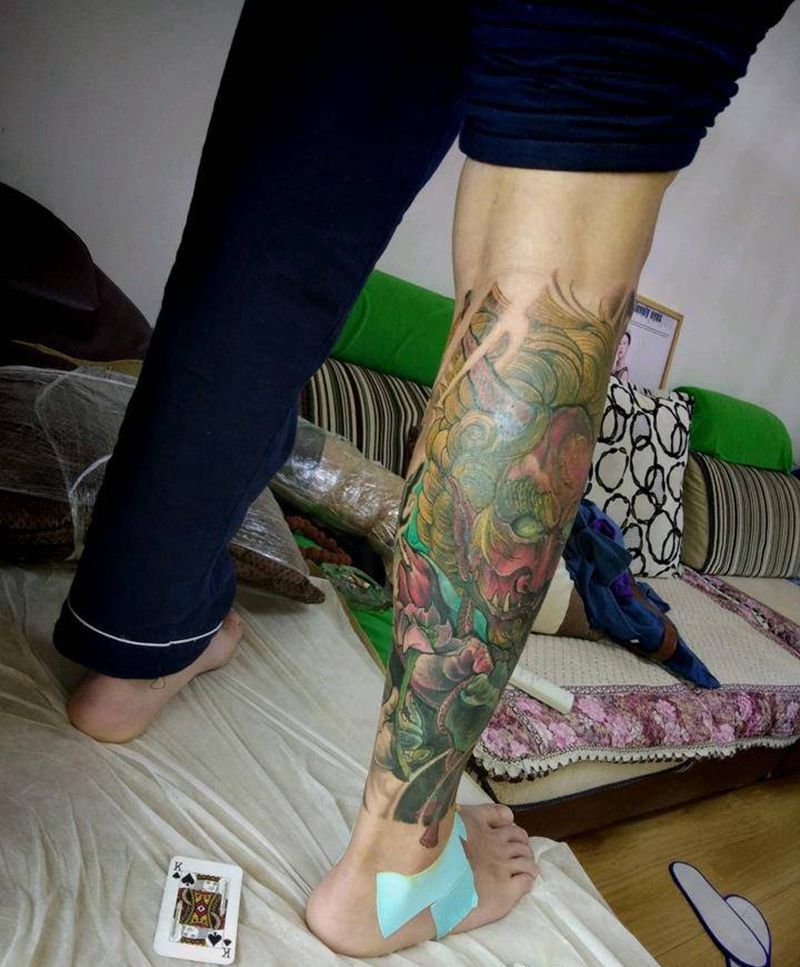 废了很多脑细胞的遮盖纹身图片_腿部新传统风神纹身图案