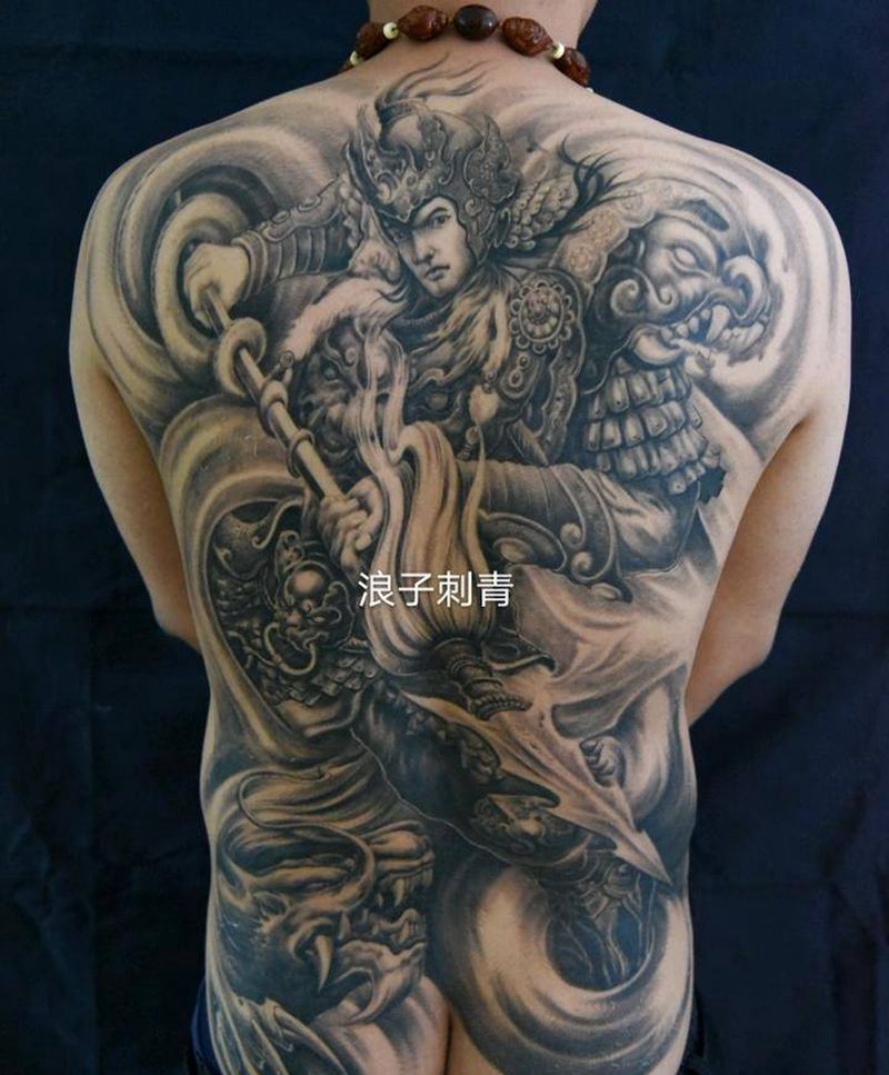 龙临纹身图片_背部新传统赵云纹身图案