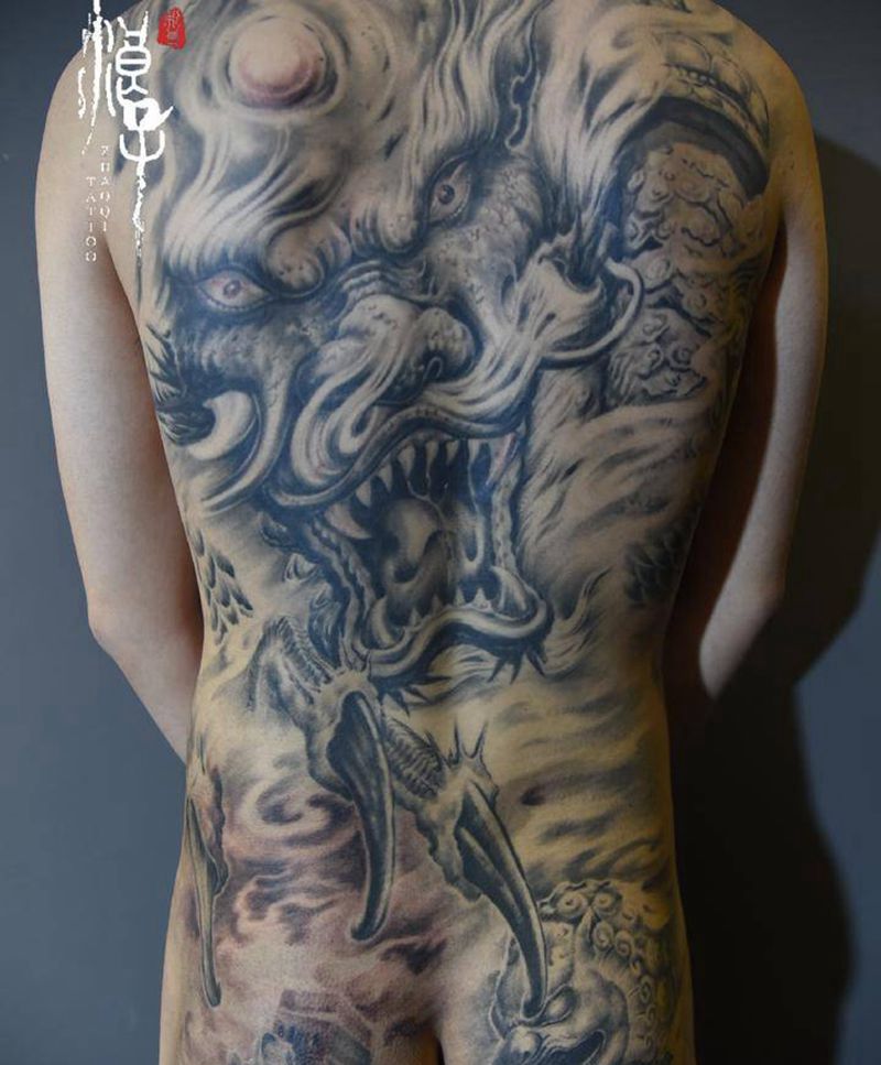 《龙游》纹身图片_背部新传统龙纹身图案