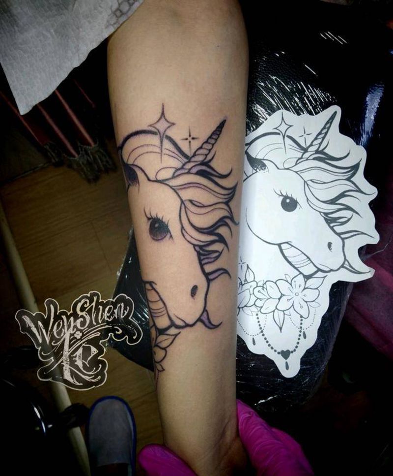 独角兽纹身图片_手臂点刺New School独角兽纹身图案