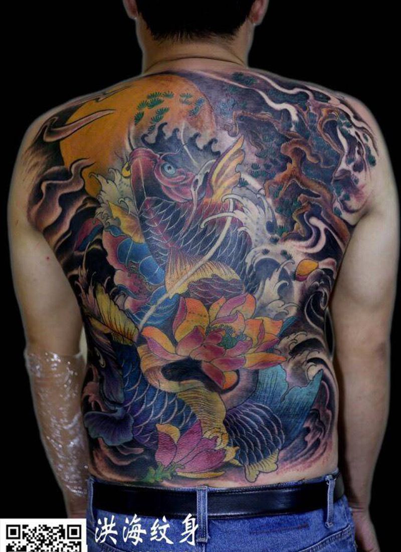 彩色鲤鱼满背纹身图片_成品传统动物背部纹身图案