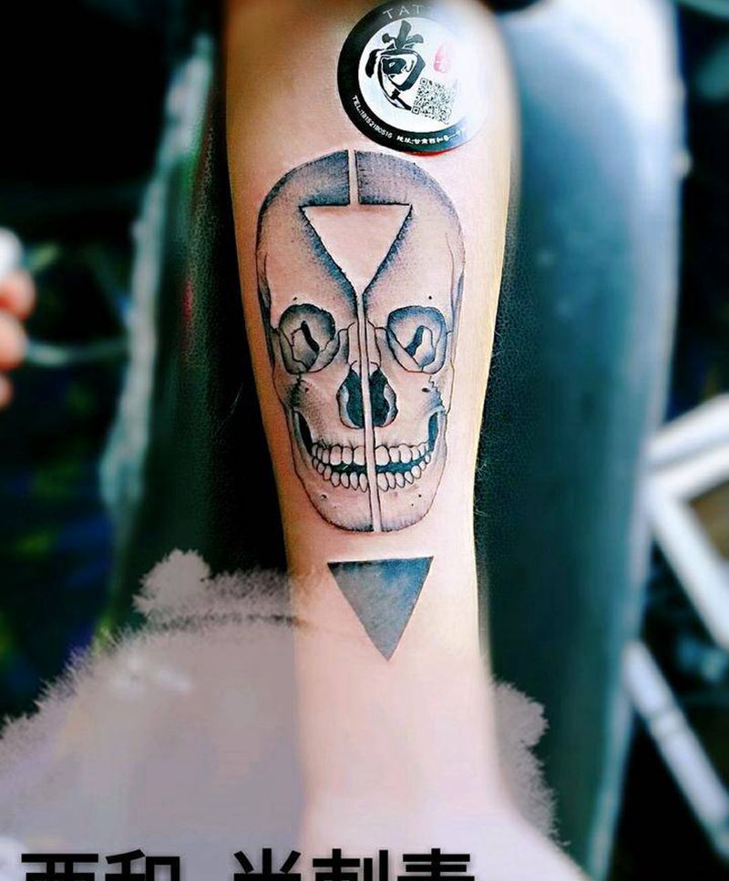 骷髅纹身图片_手臂几何点刺纹身图案