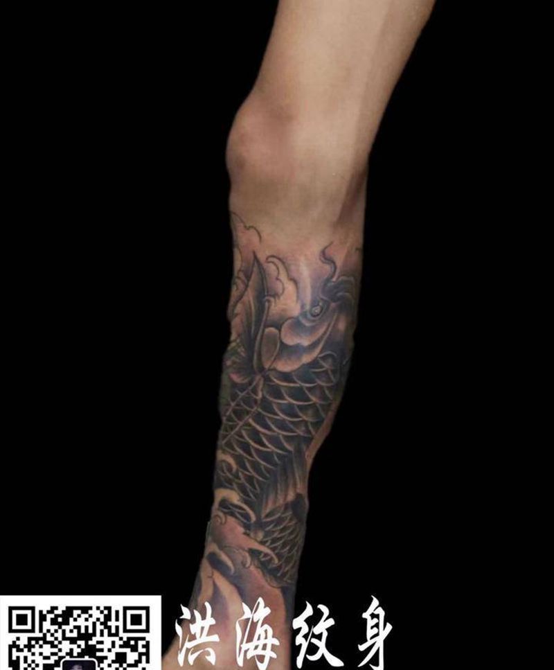 包小腿一侧鱼纹身图片_