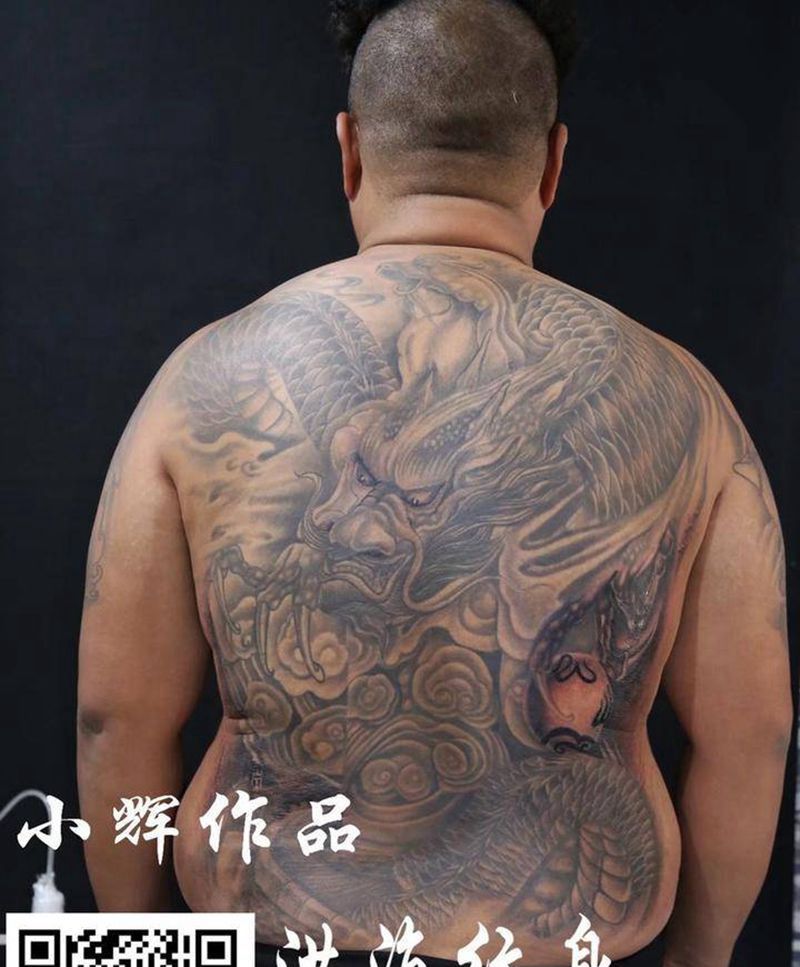 满背龙纹身图片_成品背部传统动物纹身图案