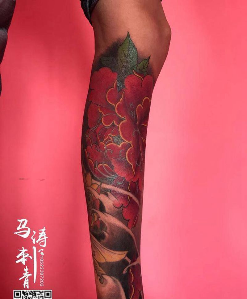 鱼与牡丹花纹身图片_腿部新传统纹身图案