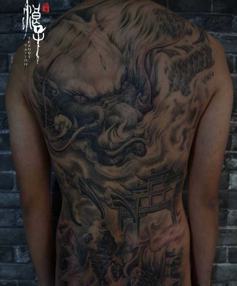 云涌纹身图片_背部新传统龙纹身图案
