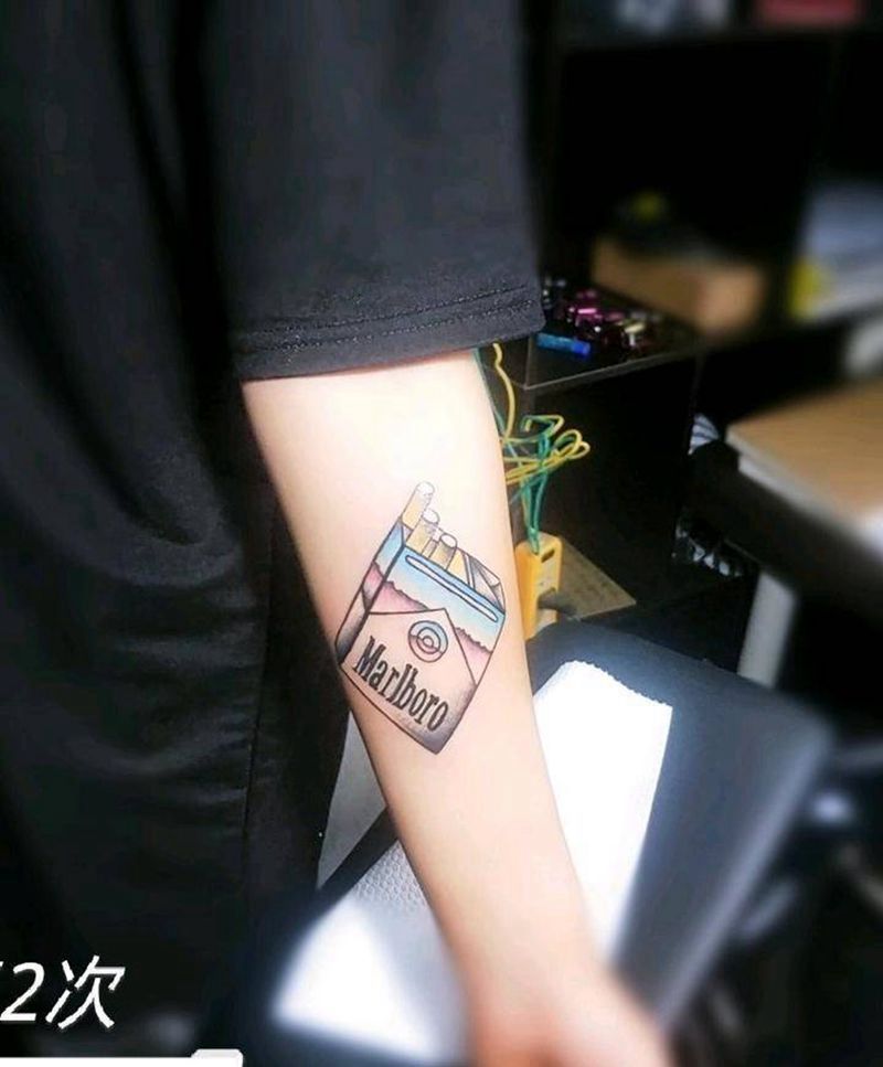 万宝路香烟，烟盒纹身图片_手臂New School纹身图案