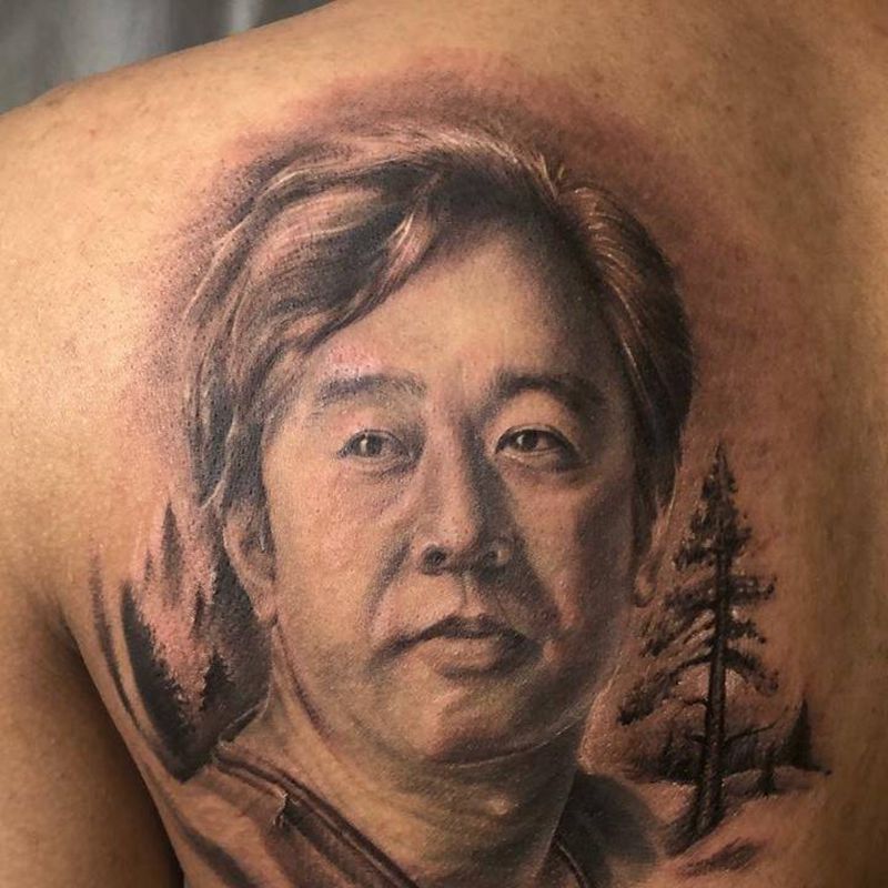 父亲肖像纹身图片_背部肩部欧美肖像人物成品纹身图案