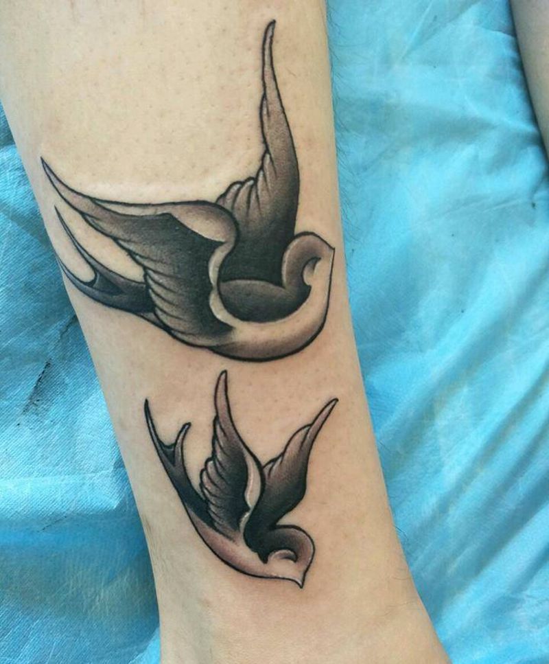 小燕儿飞呀飞纹身图片_