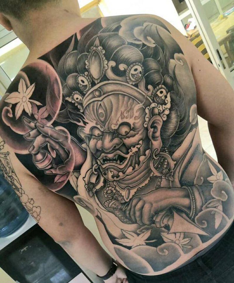 大黑天纹身图片_背部新传统纹身图案