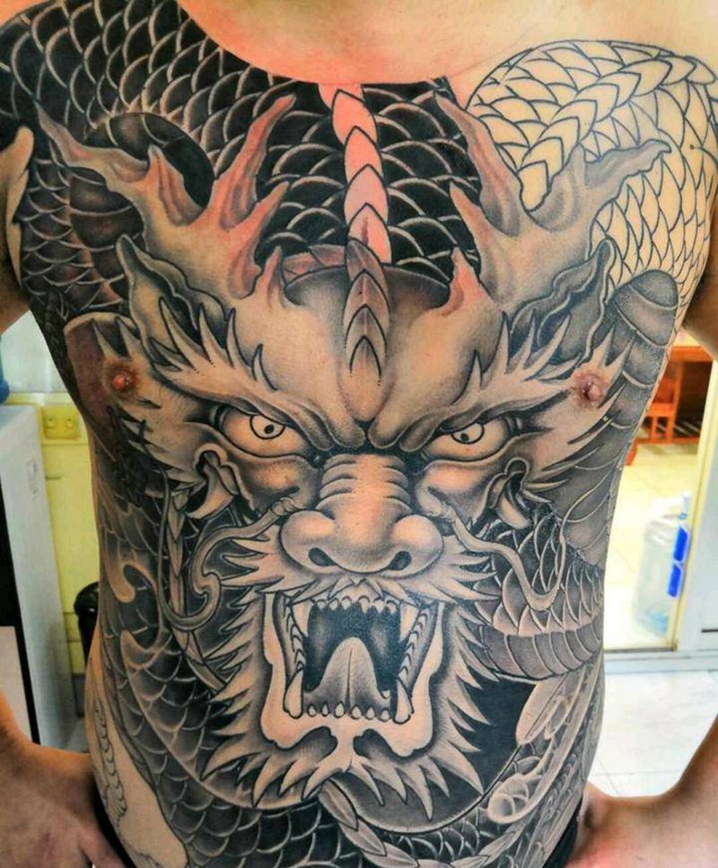 正脸龙纹身图片_胸部新传统纹身图案