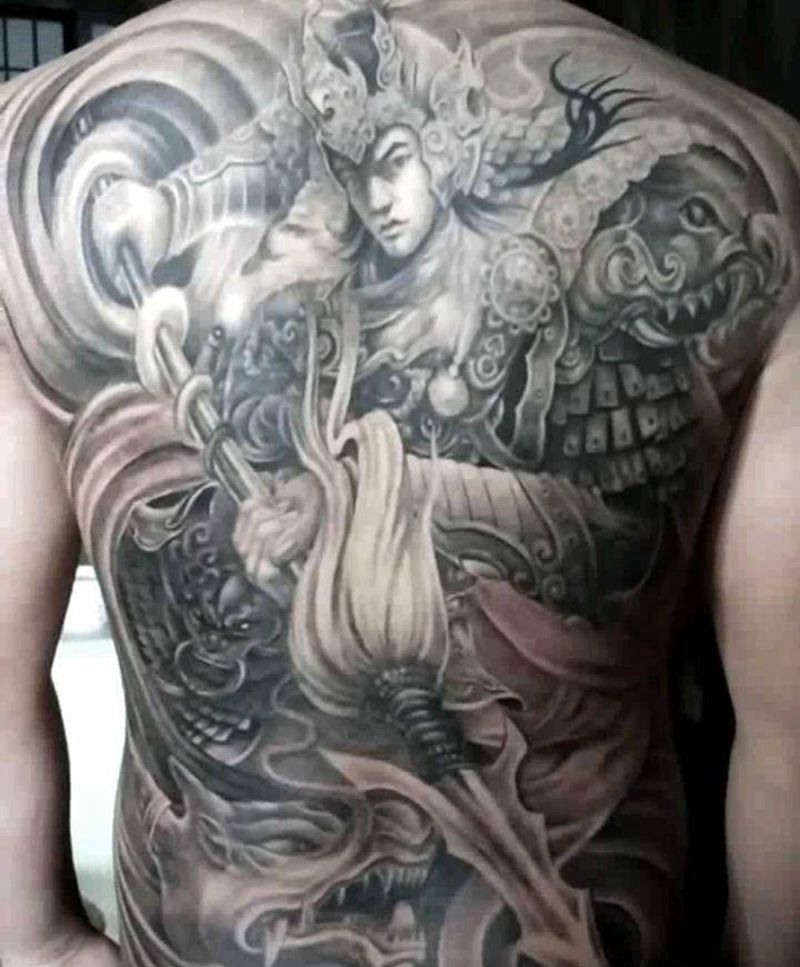 赵云纹身图片_背部欧美写实新传统纹身图案