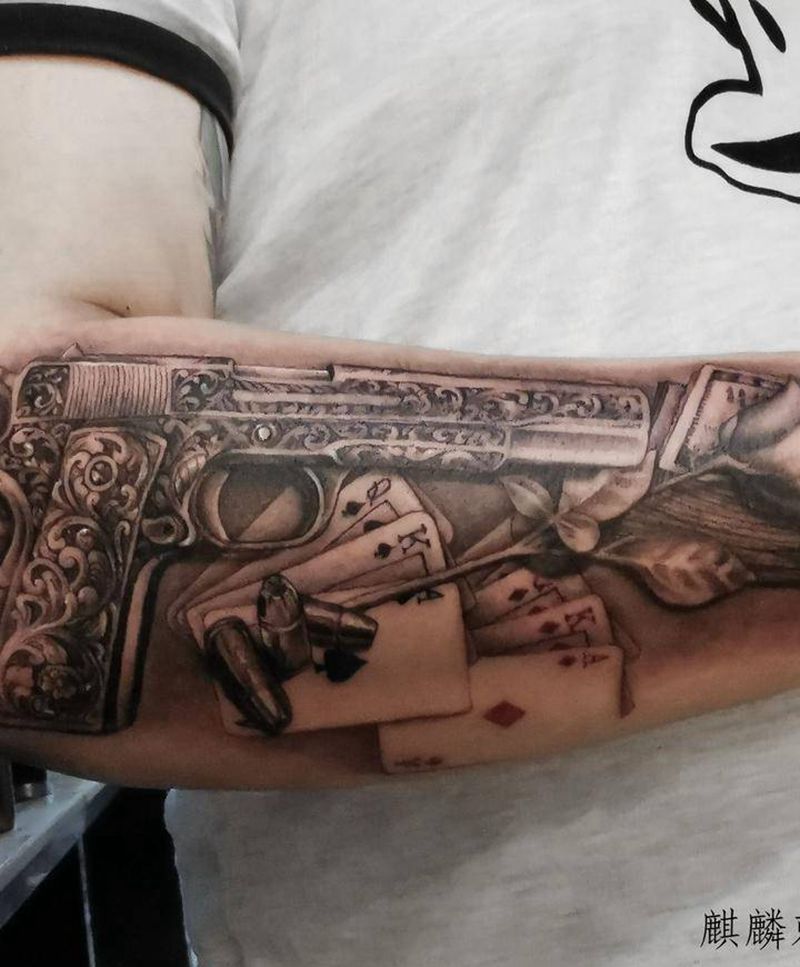 手枪1911纹身图片_手臂欧美写实纹身图案