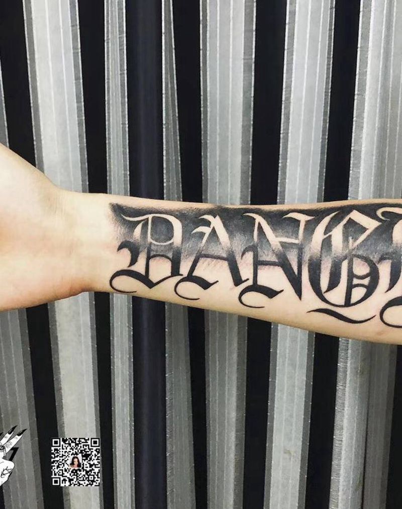 哥特字体纹身图片_手臂New School花体字哥特字体纹身图案