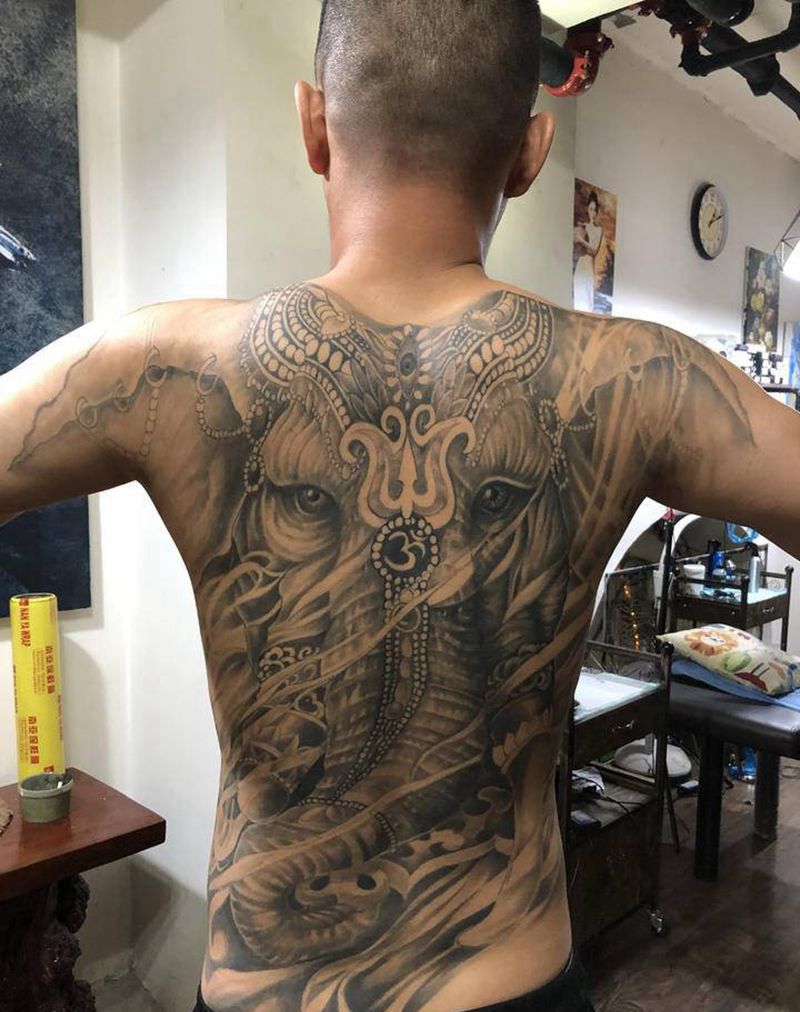 满背象神纹身图片_背部新传统纹身图案