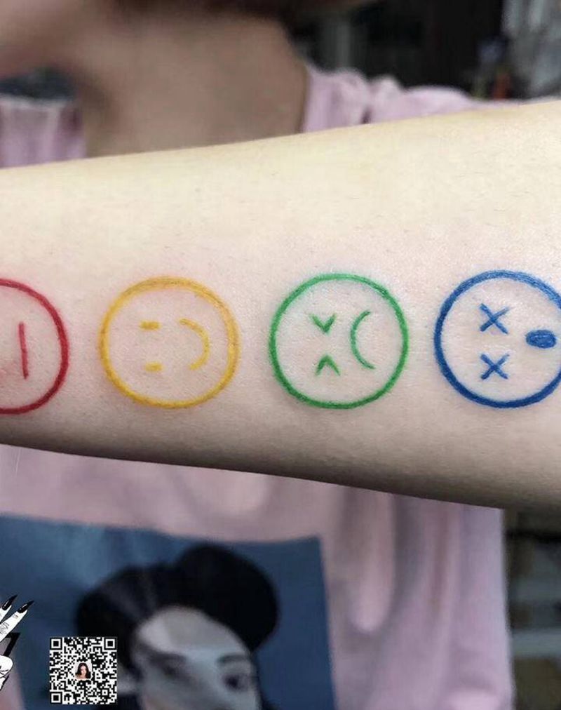 小表情纹身图片_手臂手部几何小清新纹身图案