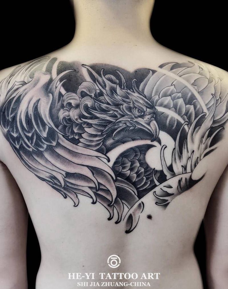 半背作品纹身图片_背部新传统欧美写实凤凰鹰满背纹身图案