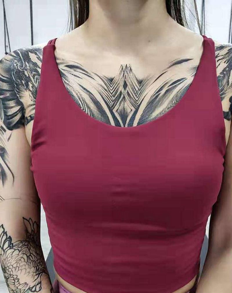 蝴蝶花胸未完成纹身图片_胸部欧美写实纹身图案