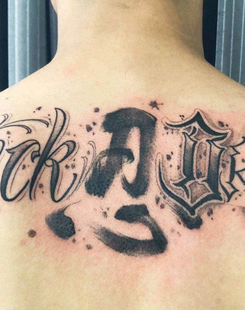 chicano与毛笔字结合纹身图片_背部花体字原创独一无二纹身图案