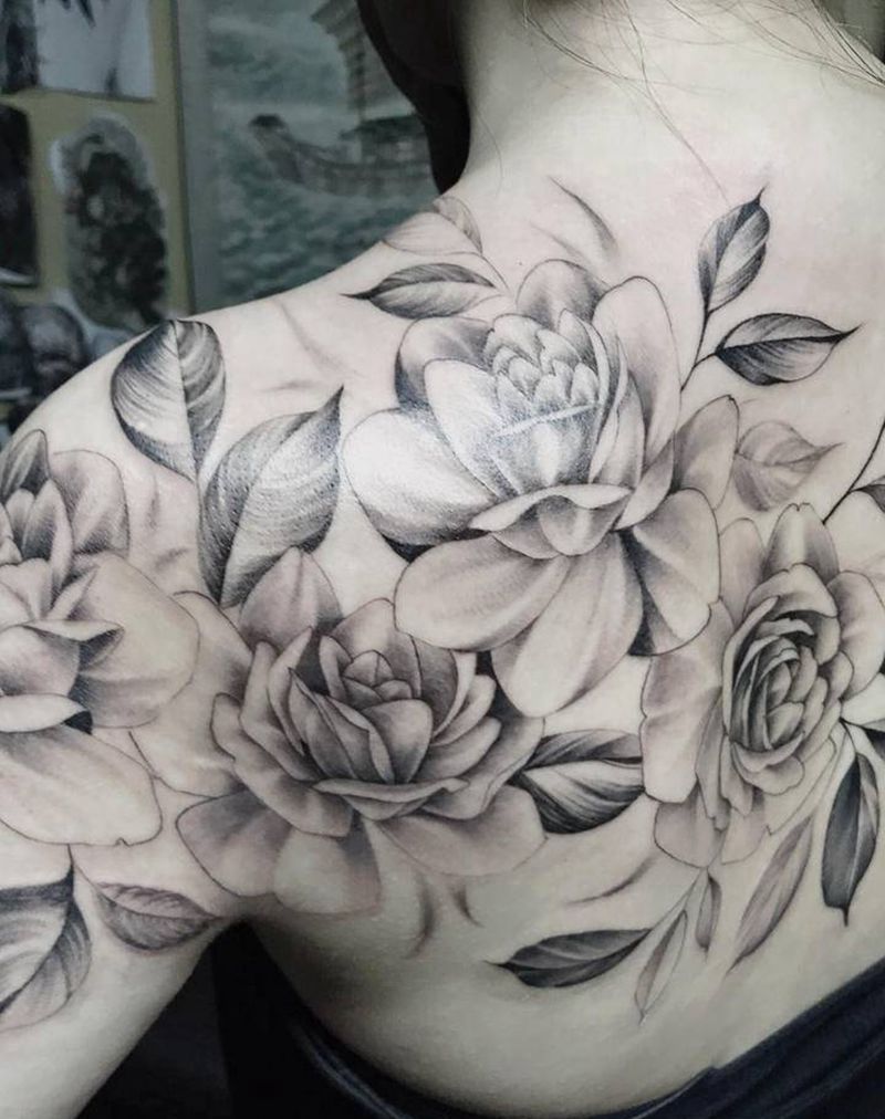 素花纹身纹身图片_肩部背部欧美写实素花纹身图案