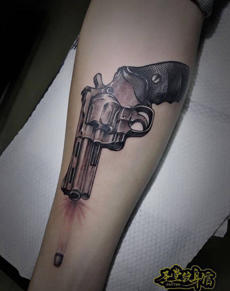 手枪纹身s纹身图片_手臂欧美写实纹身图案