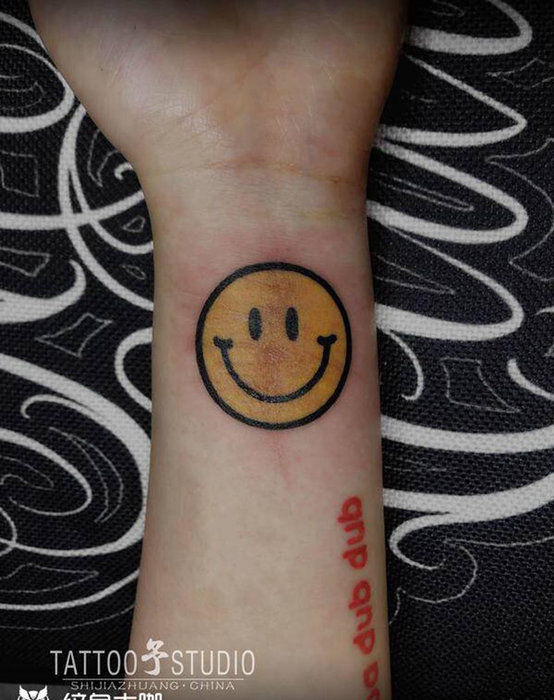 疤痕遮盖，笑脸纹身图片_手臂纹身图案