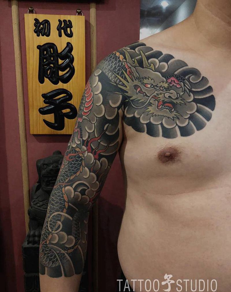 日式七分袖半甲纹身图片_手臂胸部老传统纹身图案