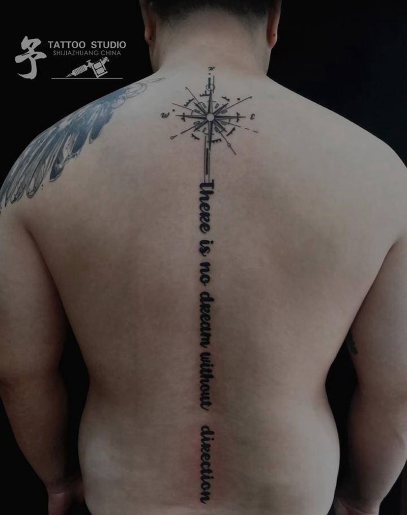 一份纪念纹身图片_背部几何纹身图案