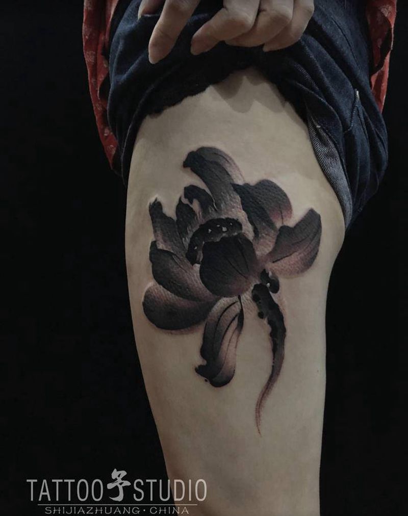 还是这个姐姐纹身图片_胸部腿部水彩水墨纹身图案