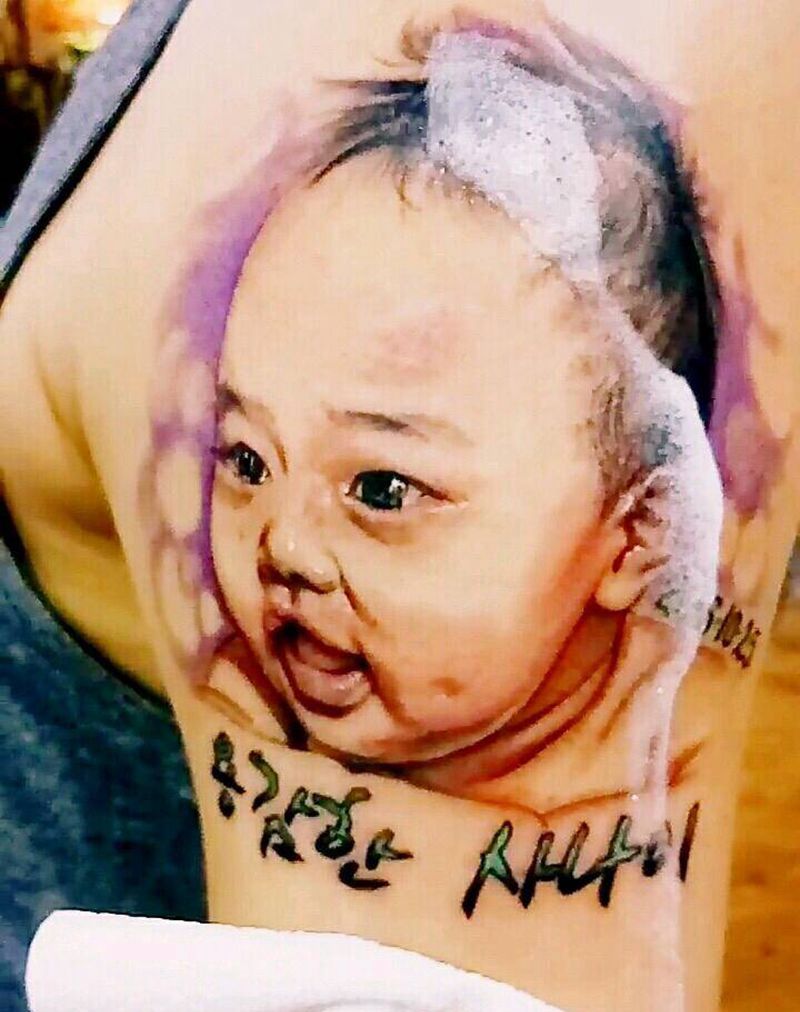 小娃娃纹身图片_手臂欧美写实纹身图案