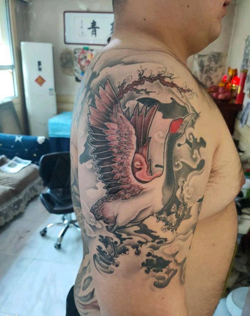 鹤纹身图片_手臂新传统纹身图案