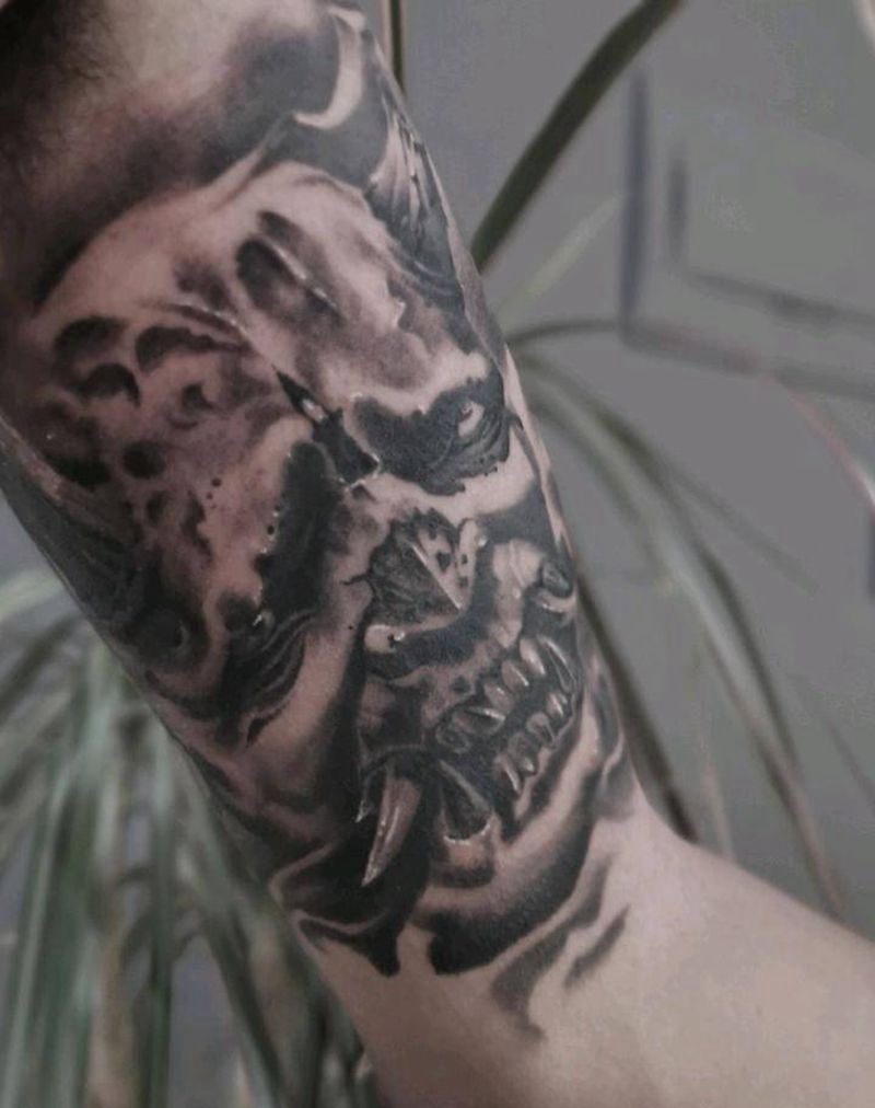 填个大缝纹身图片_臀部背部老传统欧美写实纹身图案