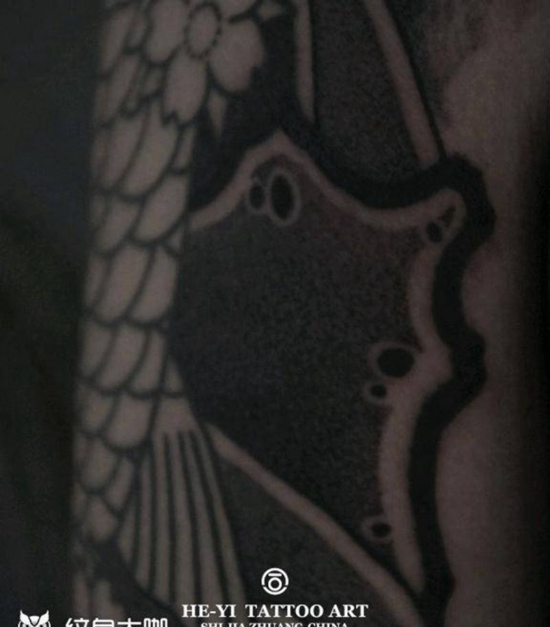 包大臂小进度纹身图片_手臂背部老传统新传统鱼浪圆五纹身图案