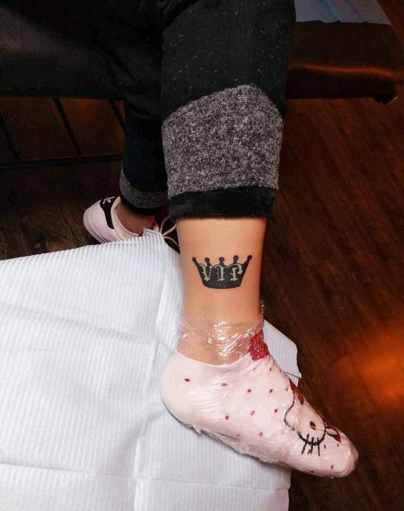 脚踝钻石纹身图片
